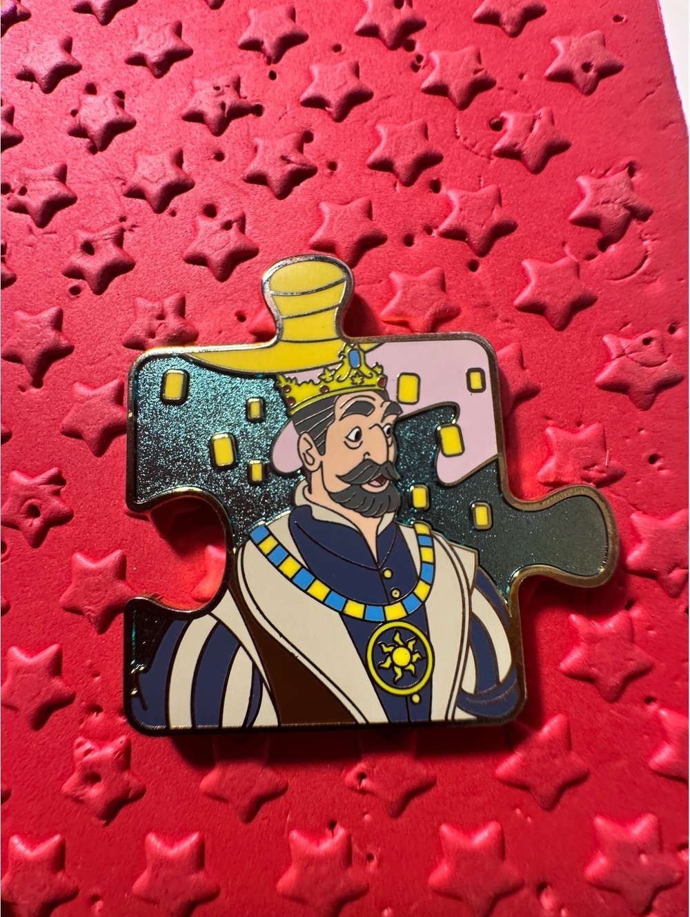 Disney Character Connection Mystery Puzzle Piece Tangled King Frederic LE 900